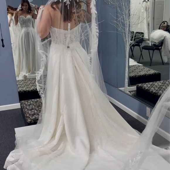 Dress - Picture 3 of 8